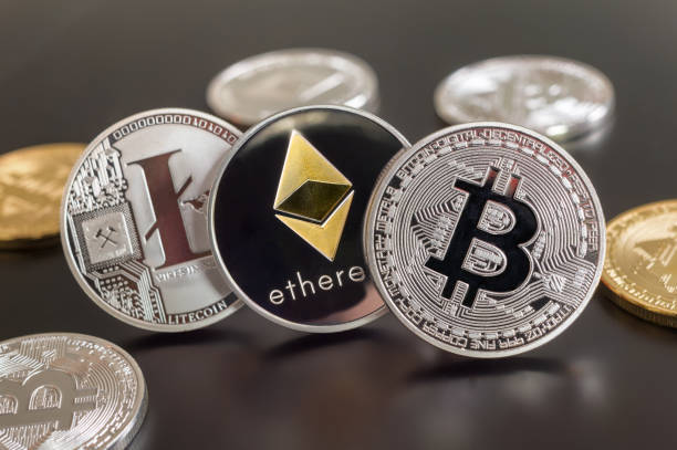 تظل Bitcoin و Ethereum في النطاق ، بينما تكافح العملات البديلة.