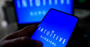 كيف تستثمر في سهم شركة Intuitive Surgical Inc الأمريكي