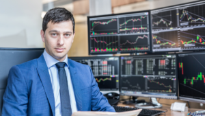 كيفية العثور على وسيط أسهم جيد للتداول والاستثمار